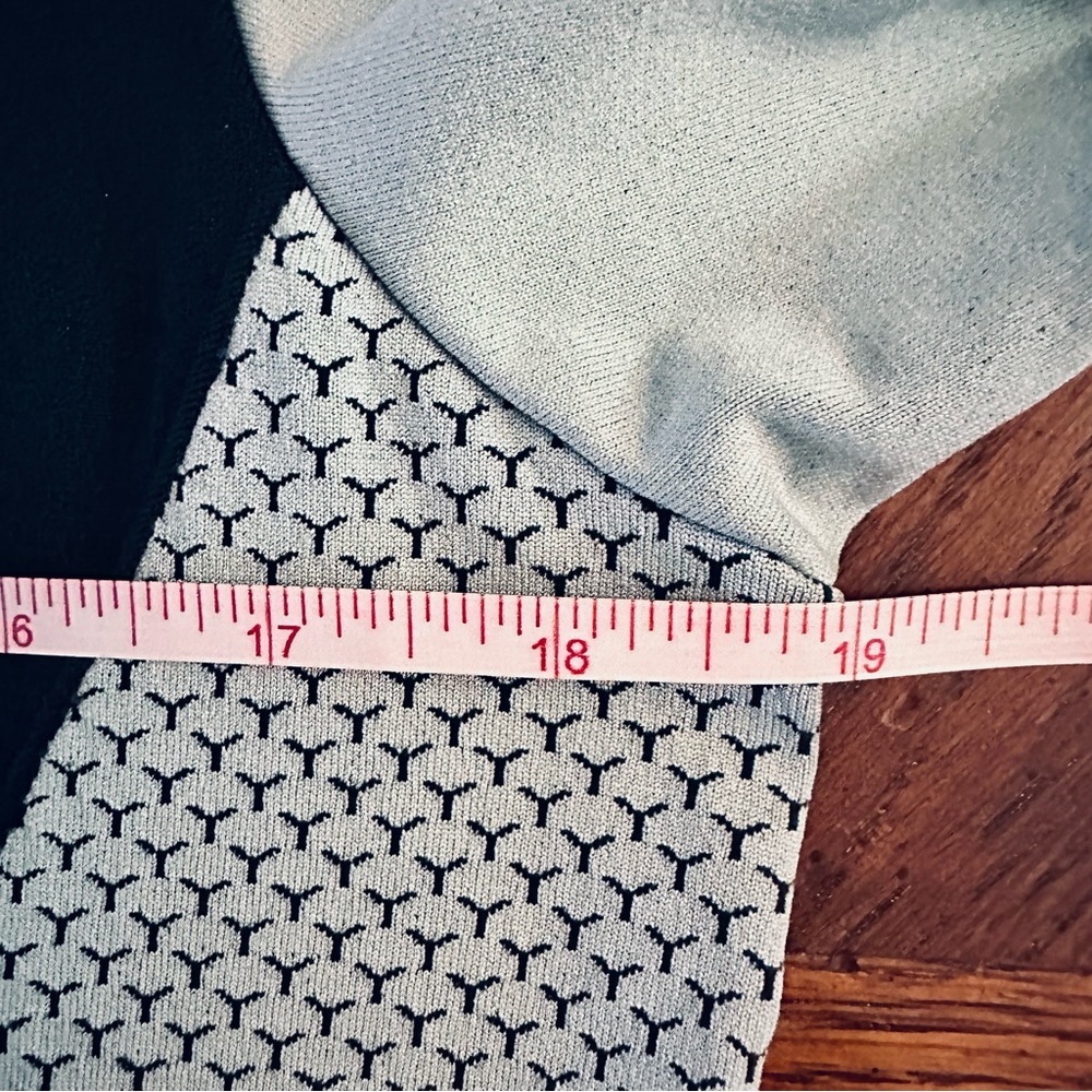 The North Face / Black and Mint Green/ Size XL  Top - Picture 8 of 11